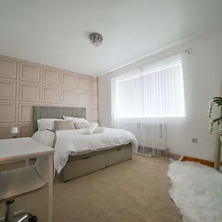 Wythenshawe Greenbrow Retreat Prázdninový dům Manchester