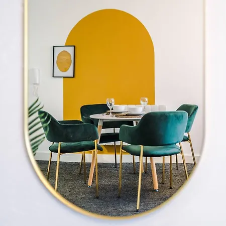 Budget Friendly Private - Free Parking Apartament