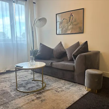 Budget Friendly Private - Free Parking * Manchester