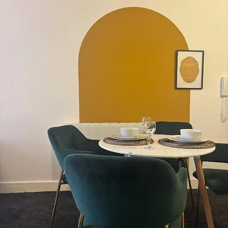 Budget Friendly Private - Free Parking *