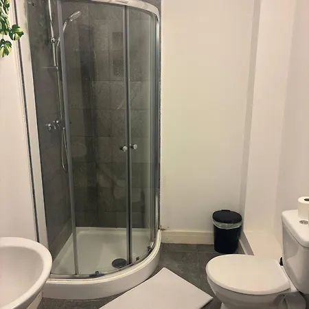 Lägenhet Budget Friendly Private - Free Parking Manchester