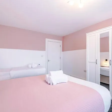 Budget Friendly Private - Free Parking * Manchester