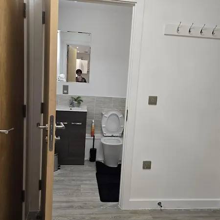 Mega9 Luxury 2bedrooms - 2baths, 2toilets Μάντσεστερ