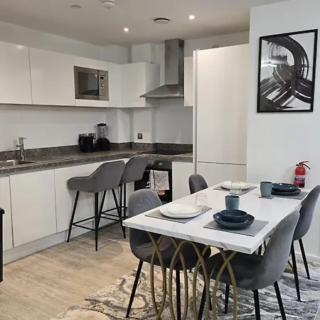 Mega9 Luxury 2bedrooms - 2baths, 2toilets *