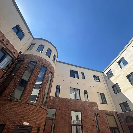 Media Sleeps 4 Free Parking Apartment Manchester