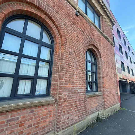 Apartment Media Sleeps 4 Free Parking *