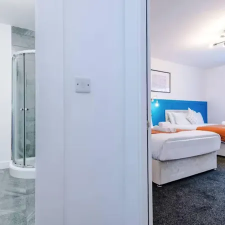 Modern Sleeps 4 & Free Parking 公寓