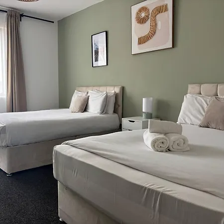 Media Sleeps 4 Free Parking