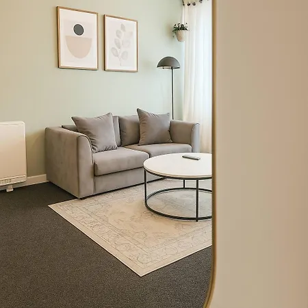 Media Sleeps 4 Free Parking Manchester