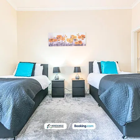 Nyaraló Spacious 3-Bedroom House In Manchester With Free Parking