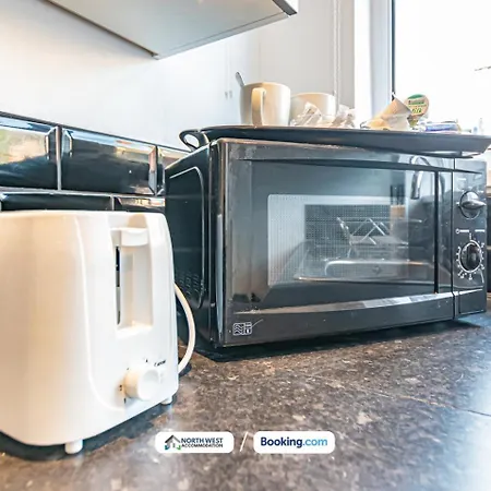 펜션 3br House In Manchester, Free Wifi, Parking, Ideal For Contractors 맨체스터