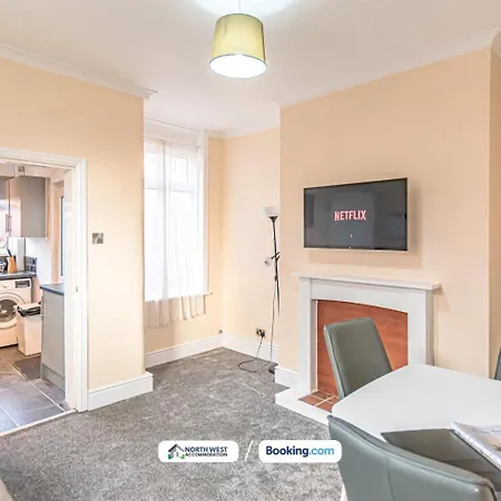 3br House In Manchester, Free Wifi, Parking, Ideal For Contractors *
