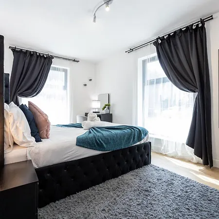 Stylish 2-Bed Apartment In Manchester City Centre *