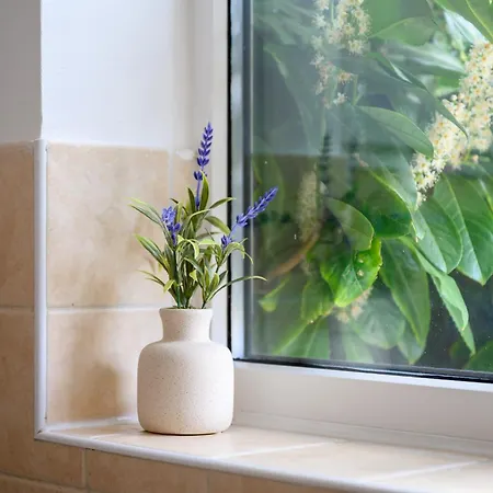 3bdr Gated Parking Near Centre Semesterbostad