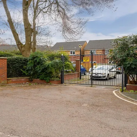 3bdr Gated Parking Near Centre * Manchester