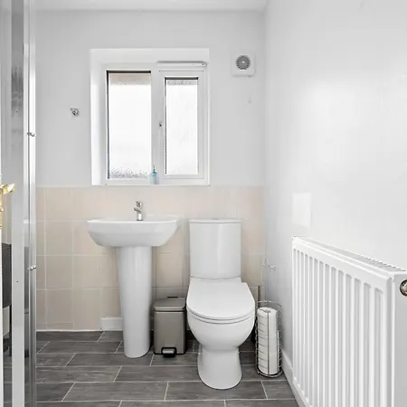 3bdr Gated Parking Near Centre Holiday home