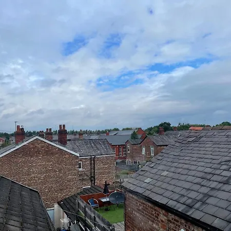 Large 1-bed - Close To Old Traff Manchester