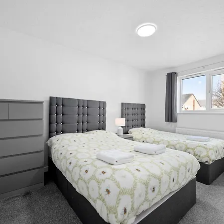 3bdr Gated Parking Near Centre *