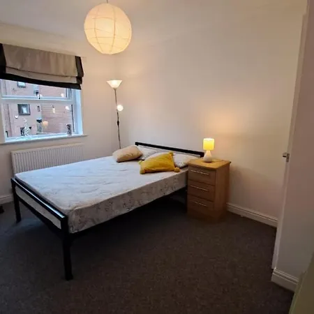Single In Shared Flat On Wilmslow Road Manchester