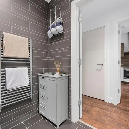 Two Bedroom By Brookland Serviced Short Lets With Free Wifi Apartmán *