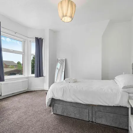 Guestready - Charming In Vibrant Levenshulme