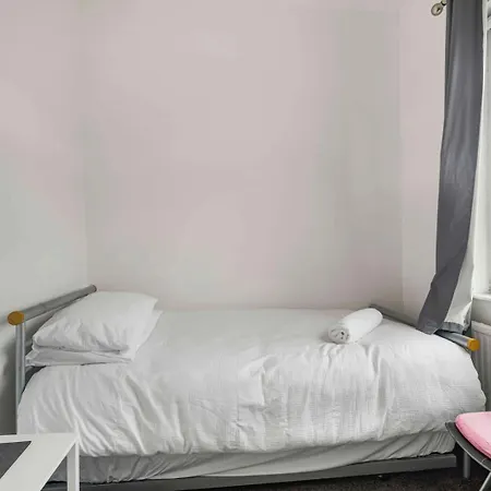 Guestready - Charming In Vibrant Levenshulme 4*