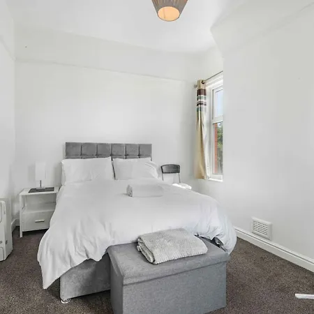 בית הארחה Guestready - Charming In Vibrant Levenshulme מנצ'סטר