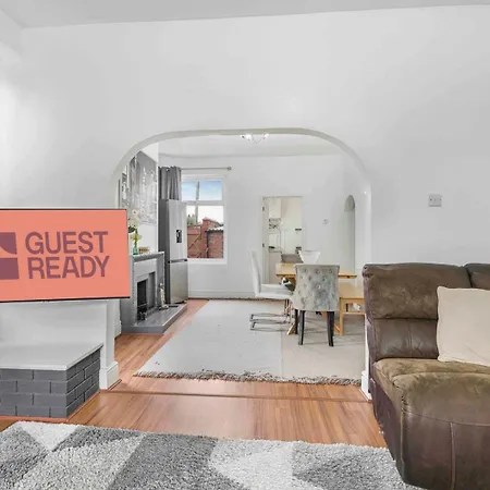 Guestready - Charming In Vibrant Levenshulme Gæstehus