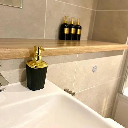 Luxurious 2 Bedroom - Water View And Parking アパート *