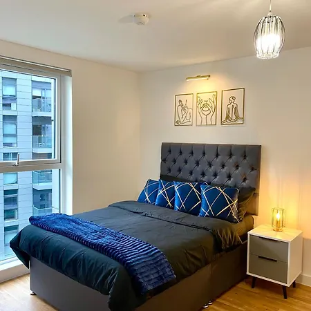 Luxurious 2 Bedroom - Water View And Parking Apartment *