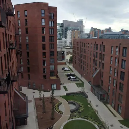 Double Bedroom - Private Bathroom - Centre Homestay Manchester