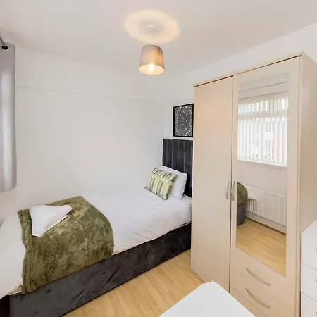 Charming Cosy - Your Retreat Awaits Дом отдыха Манчестер