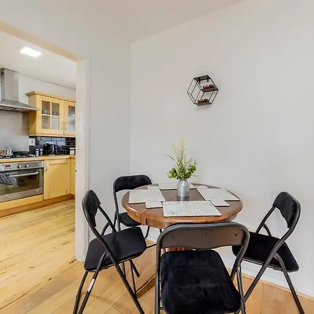 Charming Cosy - Your Retreat Awaits Manchester