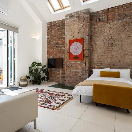 Luxury Penthouse With Private Roof Terrace *