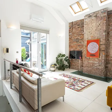 Luxury Penthouse With Private Roof Terrace *