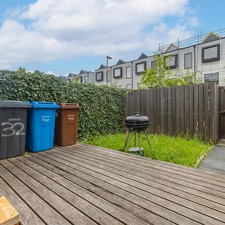 Large Townhouse 5 Beds With Two Parking Spaces - Centre *