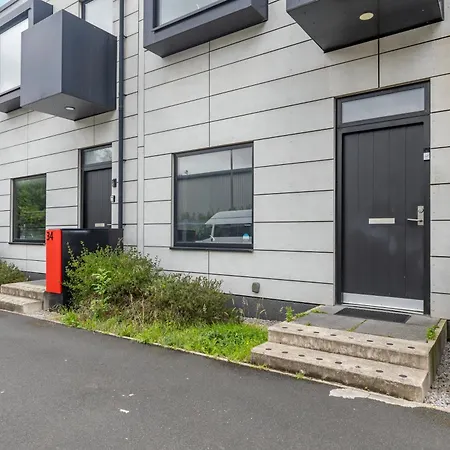 Large Townhouse 5 Beds With Two Parking Spaces - Centre Manchester