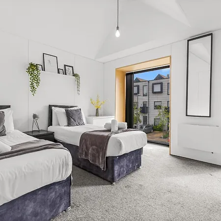 Apartment Large Townhouse 5 Beds With Two Parking Spaces - Centre *