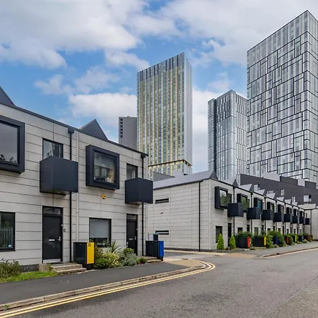 Large Townhouse 5 Beds With Two Parking Spaces - Centre *