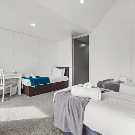 Large Townhouse 5 Beds With Two Parking Spaces - Centre アパート