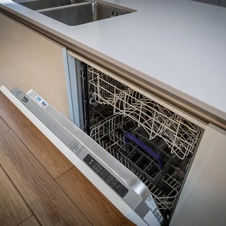 Large Townhouse 5 Beds With Two Parking Spaces - Centre Manchester