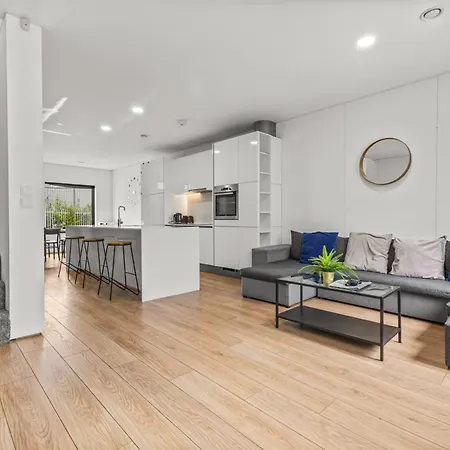 Large Townhouse 5 Beds With Two Parking Spaces - Centre 別荘 *