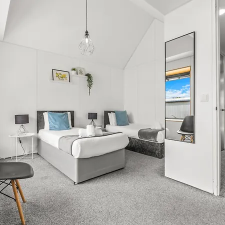 Large Townhouse 5 Beds With Two Parking Spaces - Centre Ferienhaus Manchester