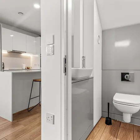 Large Townhouse 5 Beds With Two Parking Spaces - Centre * 맨체스터