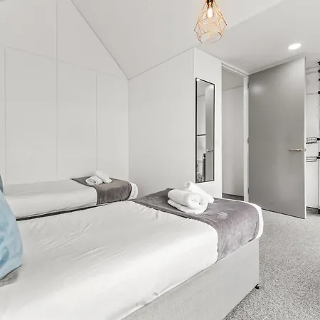 Large Townhouse 5 Beds With Two Parking Spaces - Centre