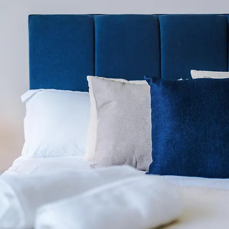 2br Flat In Salford, Modern, Centre, Wifi, Kitchen *