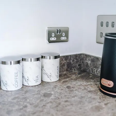 2br Flat In Salford, Modern, Centre, Wifi, Kitchen Apartamento