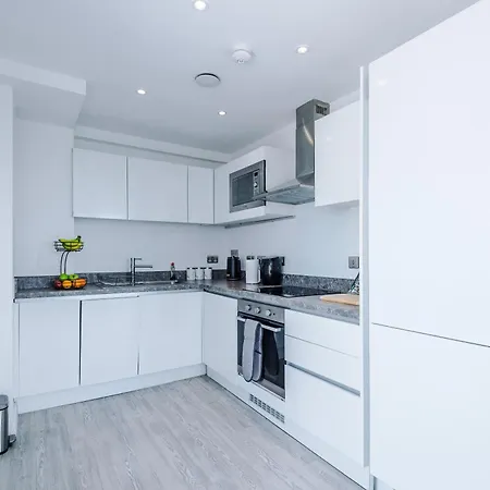 2br Flat In Salford, Modern, Centre, Wifi, Kitchen Appartement Manchester
