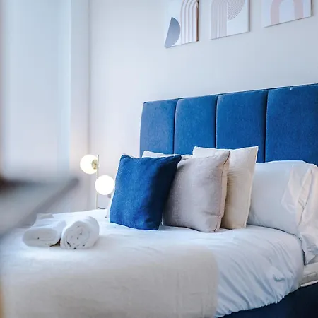 2br Chic And Stylish In Salford, Wifi, Kitchen, Parking With View Apartment Manchester