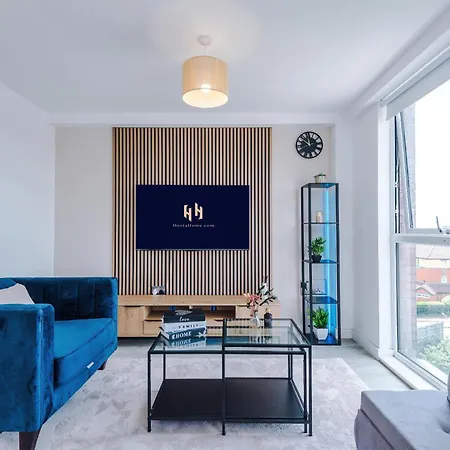 Apartment 2br Chic And Stylish In Salford, Wifi, Kitchen, Parking With View Manchester